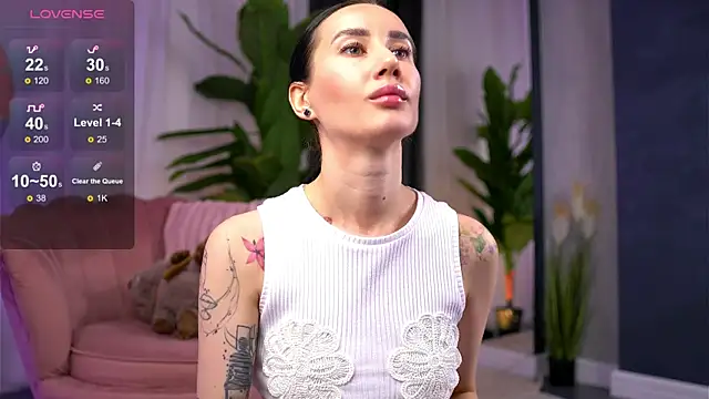 SerenaVelour online show from 4, 11, 2025