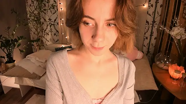 Snapshot of shyina_meow chatting on 9, 10, 2025 shyina meow online show from 9, 10, 2025