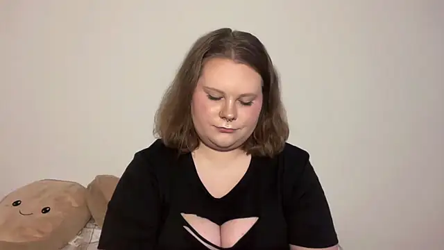 Snapshot of BriannaFlirty chatting on 8, 11, 2025 BriannaFlirty online show from 8, 11, 2025