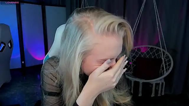 TessaGrays online show from 1, 12, 2025