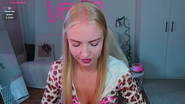 TessaGrays online show from 31, 7, 2026