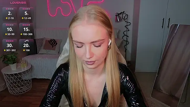 TessaGrays online show from 27, 4, 2026