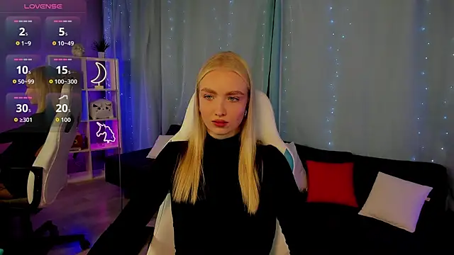 TessaGrays online show from 4, 11, 2025