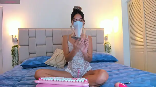 Snapshot of dalila_alii chatting on 27, 11, 2025 dalila alii online show from 27, 11, 2025