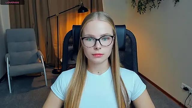 Snapshot of LibbyVenzeio chatting on 2, 10, 2025 LibbyVenzeio online show from 2, 10, 2025