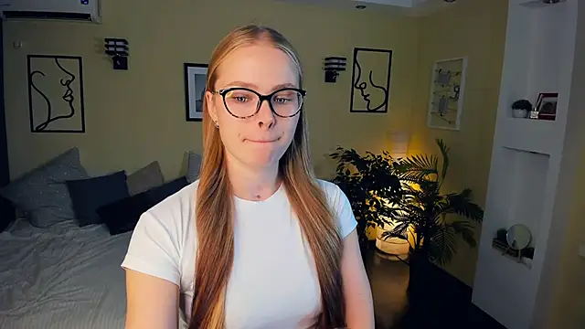 Snapshot of LibbyVenzeio chatting on 26, 10, 2025 LibbyVenzeio online show from 26, 10, 2025