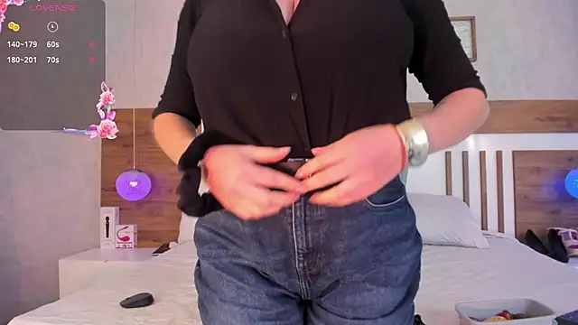 LucianaWainN online show from 2, 10, 2025