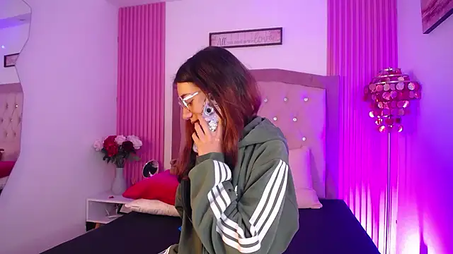 MarinetteLux online show from 10, 3, 2026