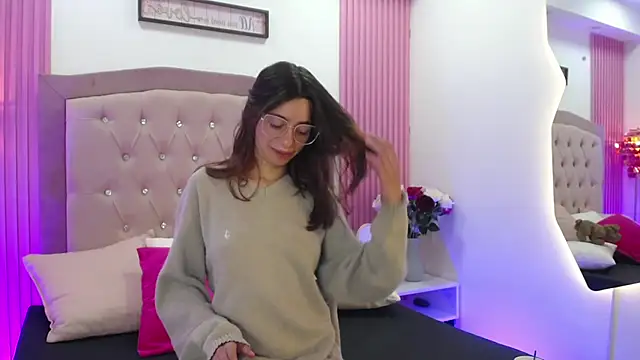 MarinetteLux online show from 12, 3, 2026