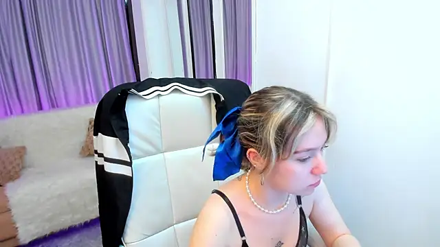 Lucia Copper online show from 3, 11, 2025