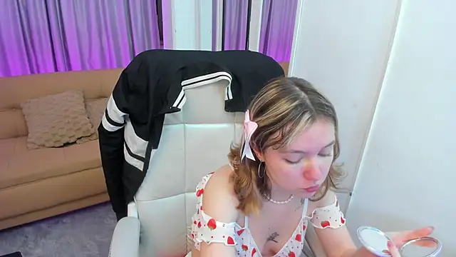 Lucia Copper online show from 17, 11, 2025