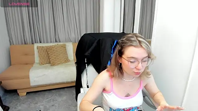 Lucia Copper online show from 1, 10, 2025