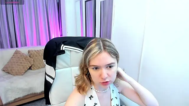 Lucia Copper online show from 30, 10, 2025