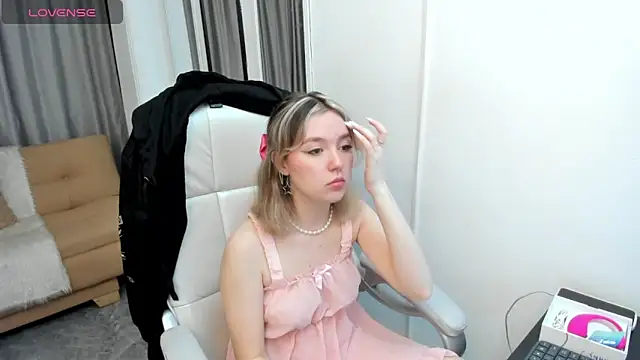 Lucia Copper online show from 30, 9, 2025