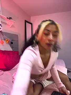 Snapshot of Khalessii_baby01 chatting on 17, 10, 2025 Khalessii baby01 online show from 17, 10, 2025