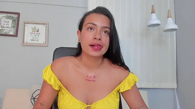 Snapshot of Lilo_Rose chatting on 7, 11, 2025 Lilo Rose online show from 7, 11, 2025