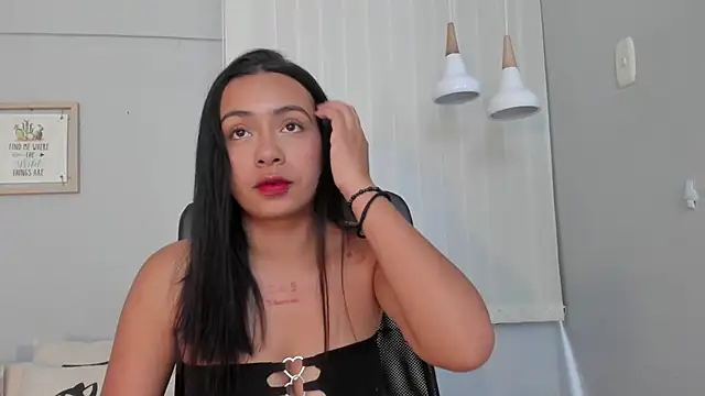 Snapshot of Lilo_Rose chatting on 8, 11, 2025 Lilo Rose online show from 8, 11, 2025