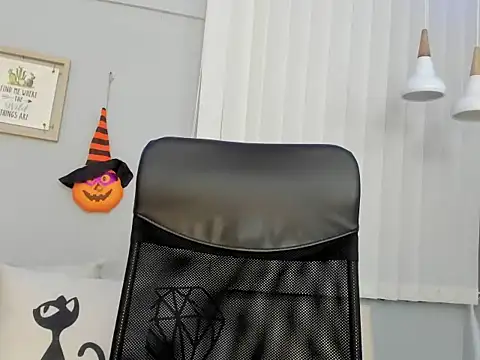 Snapshot of Lilo_Rose chatting on 14, 10, 2025 Lilo Rose online show from 14, 10, 2025