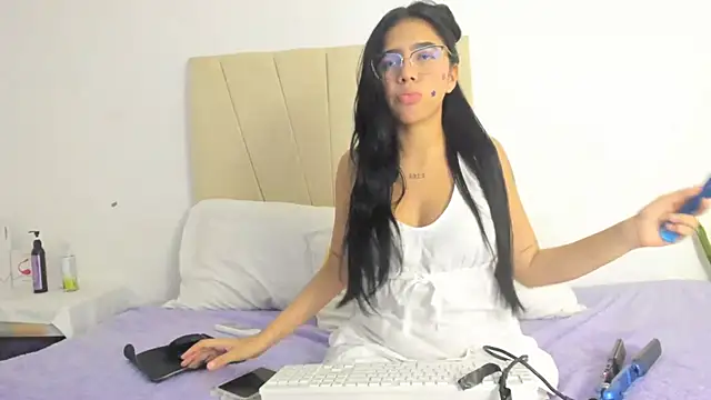 Snapshot of Ainoa_Pink chatting on 4, 10, 2025 Ainoa Pink online show from 4, 10, 2025