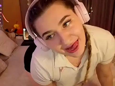 Snapshot of cutieblush chatting on 28, 11, 2025 cutieblush online show from 28, 11, 2025