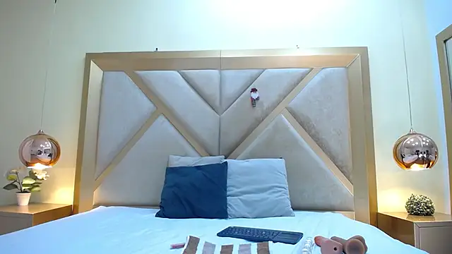 Megan Siner online show from 18, 12, 2025