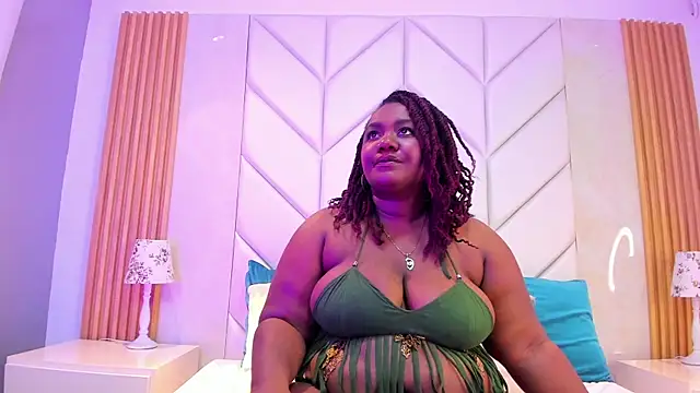 Snapshot of EmmaBrantt chatting on 22, 7, 2026 EmmaBrantt online show from 22, 7, 2026