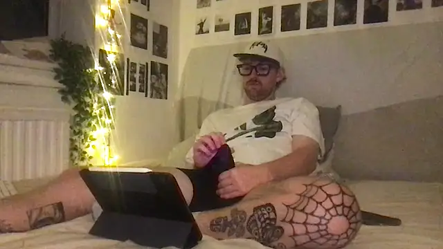 Snapshot of Angus80085 chatting on 20, 7, 2026 Angus80085 online show from 20, 7, 2026