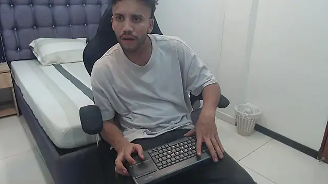 Juan FelipeX01 online show from 18, 11, 2025