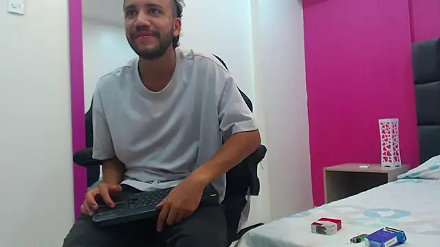 Juan FelipeX01 online show from 12, 10, 2025