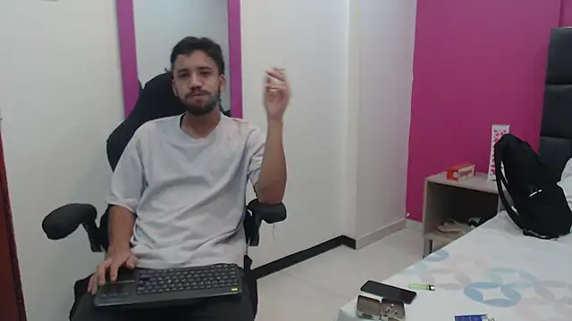 Juan FelipeX01 online show from 28, 10, 2025