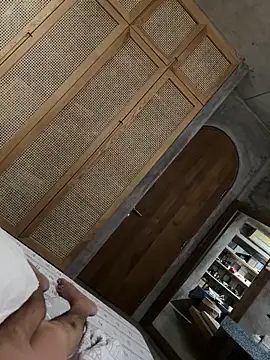 Snapshot of HenryLee1983-cums chatting on 24, 2, 2026 HenryLee1983-cums online show from 24, 2, 2026