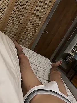 Snapshot of HenryLee1983-cums chatting on 13, 2, 2026 HenryLee1983-cums online show from 13, 2, 2026