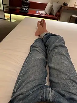 Snapshot of HenryLee1983-cums chatting on 13, 11, 2025 HenryLee1983-cums online show from 13, 11, 2025