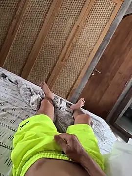 Snapshot of HenryLee1983-cums chatting on 5, 10, 2025 HenryLee1983-cums online show from 5, 10, 2025