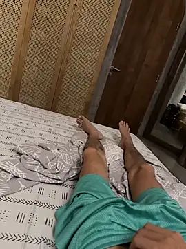 Snapshot of HenryLee1983-cums chatting on 11, 10, 2025 HenryLee1983-cums online show from 11, 10, 2025