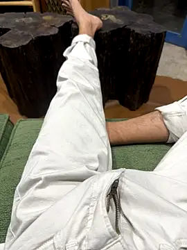 Snapshot of HenryLee1983-cums chatting on 3, 10, 2025 HenryLee1983-cums online show from 3, 10, 2025