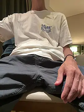 HenryLee1983-cums online show from 20, 5, 2026