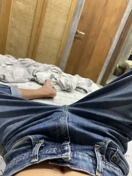 Snapshot of HenryLee1983-cums chatting on 5, 10, 2025 HenryLee1983-cums online show from 5, 10, 2025