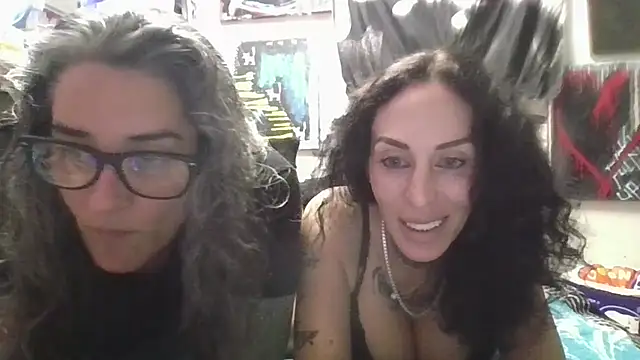 inkdhollow1 online show from 18, 4, 2026