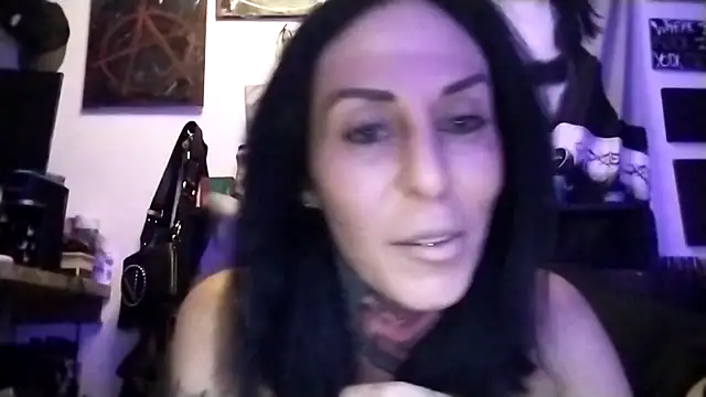 inkdhollow1 online show from 2, 10, 2025