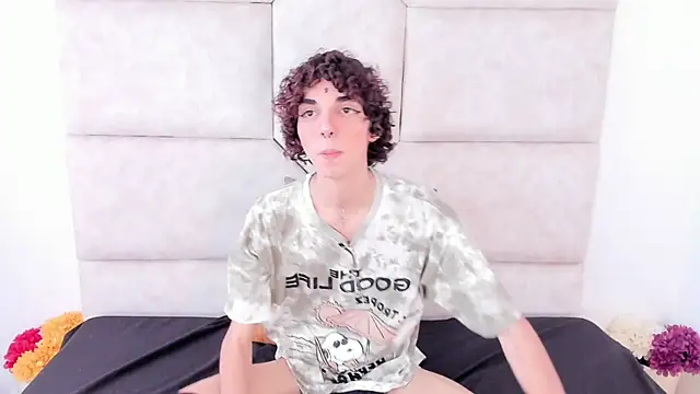 Scaarlett 22  online show from 18, 10, 2025