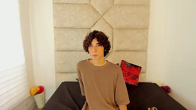 Scaarlett 22  online show from 1, 10, 2025