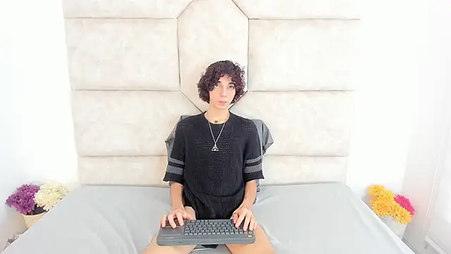 Scaarlett 22  online show from 9, 11, 2025