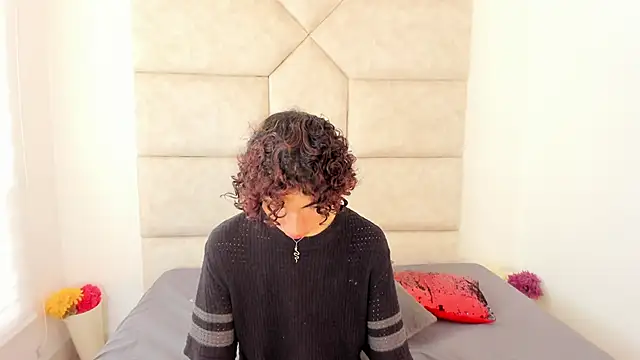 Scaarlett 22  online show from 3, 10, 2025