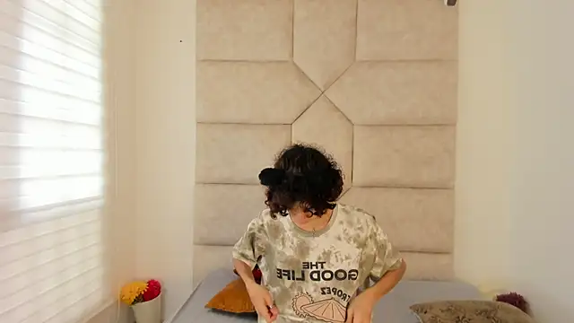 Scaarlett 22  online show from 2, 10, 2025