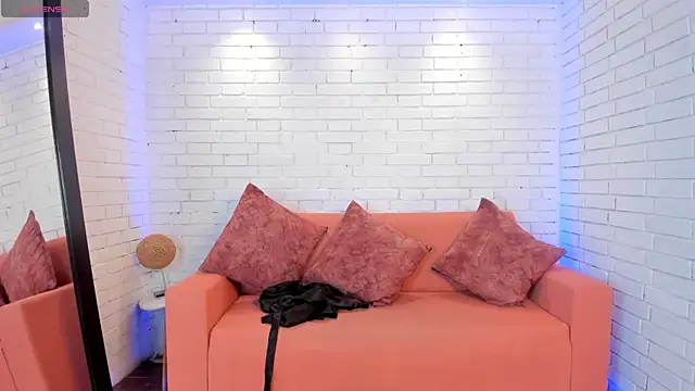 VenusCooper online show from 6, 11, 2025