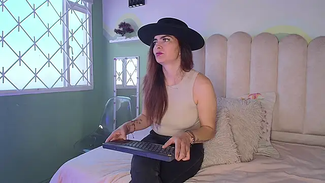 Snapshot of BiancaLuxx_ chatting on 1, 3, 2026 BiancaLuxx online show from 1, 3, 2026