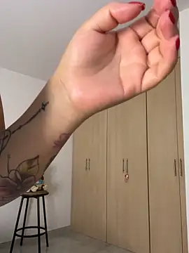 Zoe riivas online show from 23, 10, 2025