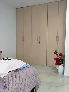 Zoe riivas online show from 6, 11, 2025