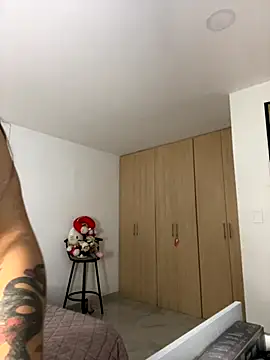 Zoe riivas online show from 19, 10, 2025